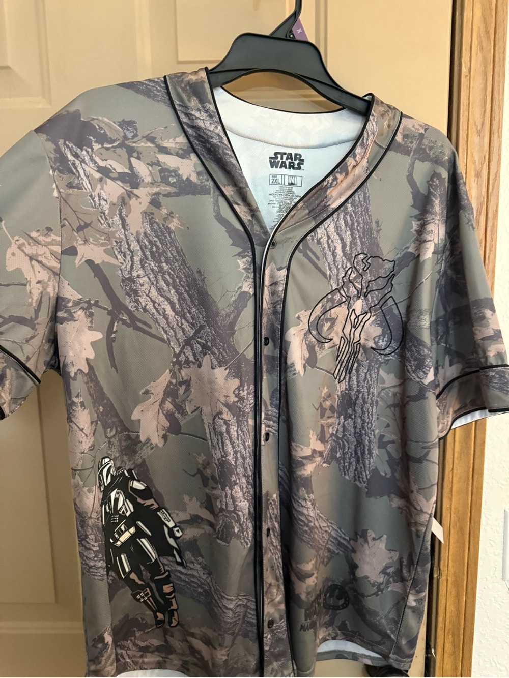 Star Wars Men’s Gray Camouflage Baseball Jersey with Mandalorian Crest
